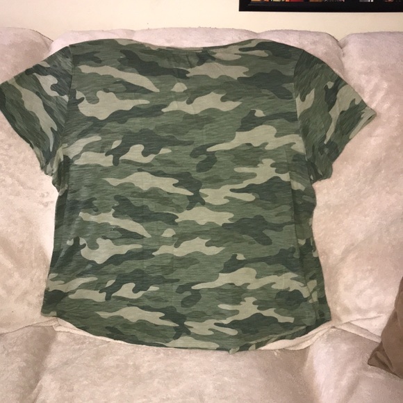 Old Navy green Camo print XL short sleeved shirt 💕 - Picture 4 of 5